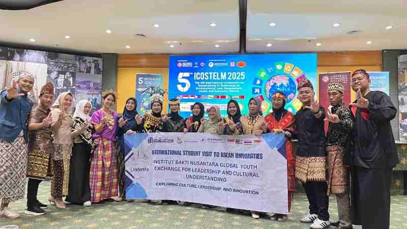 Mahasiswa IBN Berkilau di Panggung Global: Perkenalkan Budaya Nusantara dalam Program Internasional Mahasiswa IBN Berkilau di Panggung Global: Perkenalkan Budaya Nusantara dalam Program Internasional