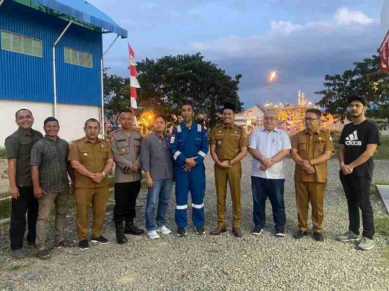 Wabup Aceh Timur Kunjungi Pengungsi Yang Masih Berada di Kantor Camat Wabup Aceh Timur Kunjungi Pengungsi Yang Masih Berada di Kantor Camat