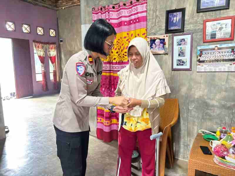 Polwan Hadir di Tengah Masyarakat, Wujudkan Kehadiran Negara Jaga Kamtibmas dalam HUT Polwan ke-77 Polwan Hadir di Tengah Masyarakat, Wujudkan Kehadiran Negara Jaga Kamtibmas dalam HUT Polwan ke-77