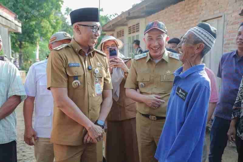 Dialog dengan Petani di Lampung Timur, Tinjau Penggilingan Padi dan Produksi Pupuk Organik Dialog dengan Petani di Lampung Timur, Tinjau Penggilingan Padi dan Produksi Pupuk Organik