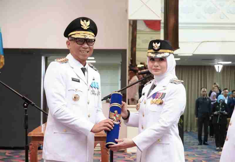 Gubernur Lampung Lantik Nanda Indira–Antonius Muhammad Ali Sebagai Bupati dan Wabup Pesawaran 2025–2030 Gubernur Lampung Lantik Nanda Indira–Antonius Muhammad Ali Sebagai Bupati dan Wabup Pesawaran 2025–2030