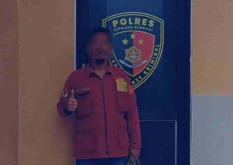 KBS Resmi Jadi Tersangka Kasus Penghinaan Bupati Sergai KBS Resmi Jadi Tersangka Kasus Penghinaan Bupati Sergai