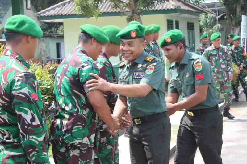 Dandim Letkol Kav Delvy Marico Lepas Sebelas Personel Pindah Satuan Dandim Letkol Kav Delvy Marico Lepas Sebelas Personel Pindah Satuan
