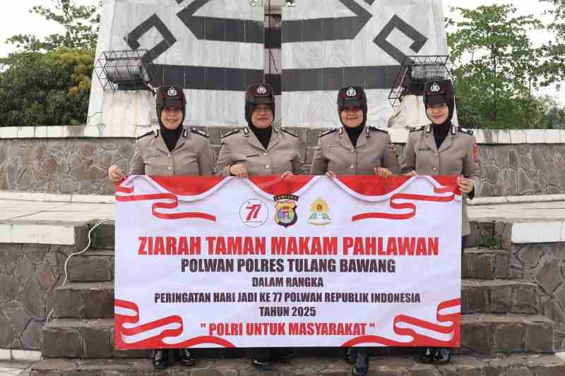 Sambut Hari Jadi ke-77, Polwan Polres Tulang Bawang Gelar Ziarah dan Tabur Bunga Sambut Hari Jadi ke-77, Polwan Polres Tulang Bawang Gelar Ziarah dan Tabur Bunga