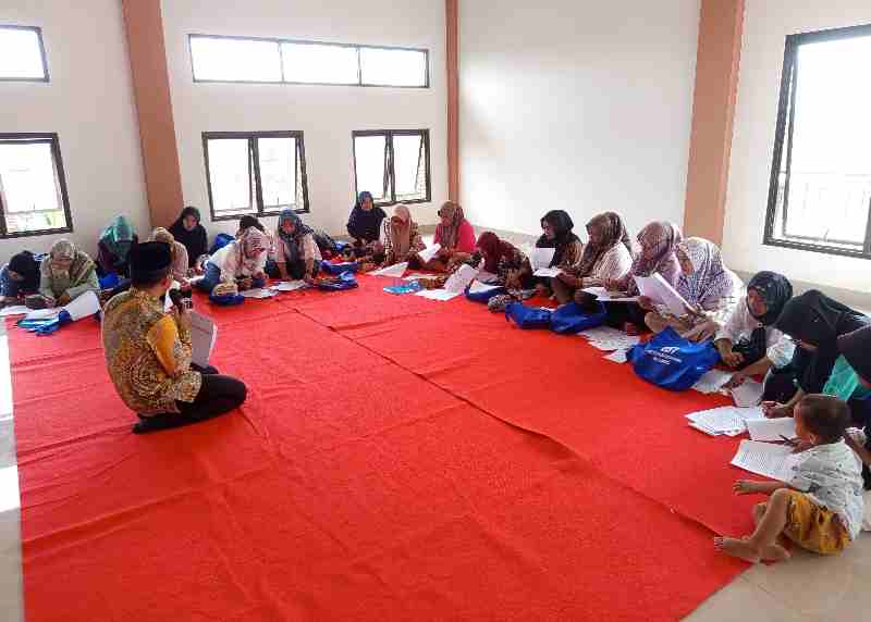 Tim PkM IBN Tingkatkan Kapasitas Pengrajin Tapis Margakaya Lewat Pelatihan Keuangan dan Masterplan Usaha Tim PkM IBN Tingkatkan Kapasitas Pengrajin Tapis Margakaya Lewat Pelatihan Keuangan dan Masterplan Usaha