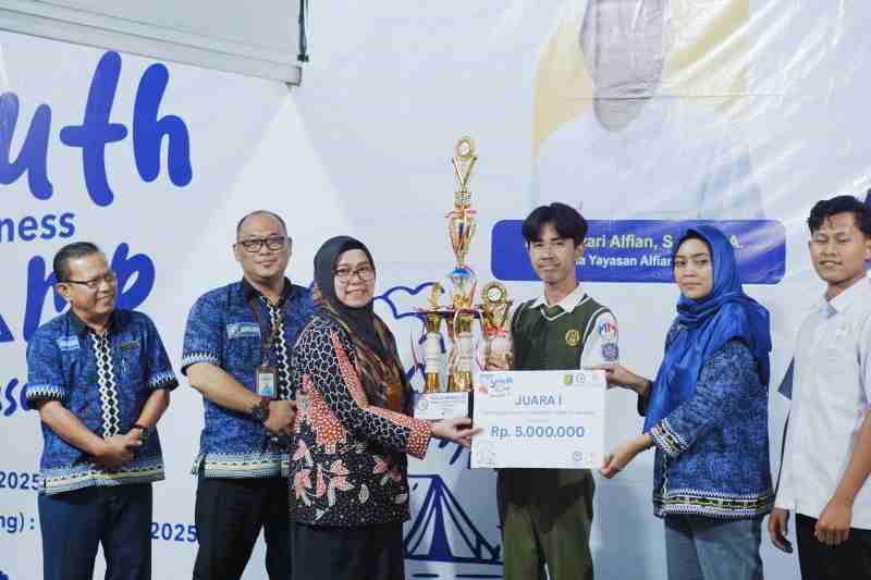 Tiga Ide Bisnis Pelajar Jadi Juara Youth Business Camp Season 2 IIB Darmajaya Tiga Ide Bisnis Pelajar Jadi Juara Youth Business Camp Season 2 IIB Darmajaya