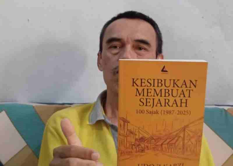 Menyulam Waktu, Menggugat Ingatan: “Kesibukan Membuat Sejarah” dan Sajak-sajak Udo Karzi Menyulam Waktu, Menggugat Ingatan: “Kesibukan Membuat Sejarah” dan Sajak-sajak Udo Karzi