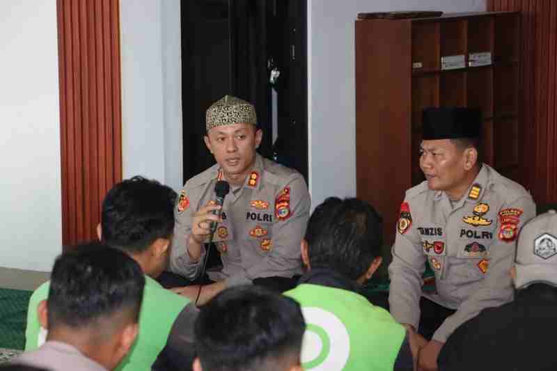 Polres Bersama Komunitas Ojol Pringsewu Gelar Shalat Ghaib dan Doa Bersama untuk Korban Unjuk Rasa Polres Bersama Komunitas Ojol Pringsewu Gelar Shalat Ghaib dan Doa Bersama untuk Korban Unjuk Rasa
