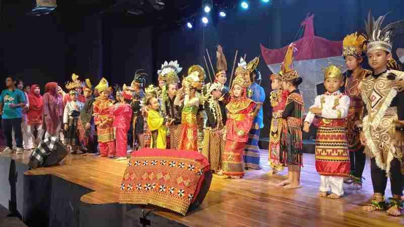 Harmoni Warna dan suara Bhinneka : Ledakan Kreativitas Anak di Gedung DKL Harmoni Warna dan suara Bhinneka : Ledakan Kreativitas Anak di Gedung DKL