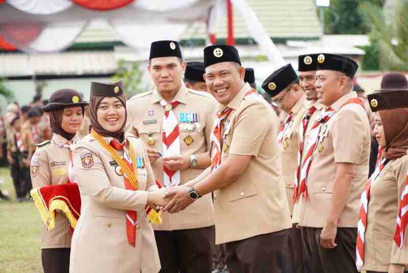 Wabup Tubaba Terima Lencana Pancawarsa III pada Apel Besar Hari Pramuka ke-64 Tingkat Provinsi Lampung Wabup Tubaba Terima Lencana Pancawarsa III pada Apel Besar Hari Pramuka ke-64 Tingkat Provinsi Lampung