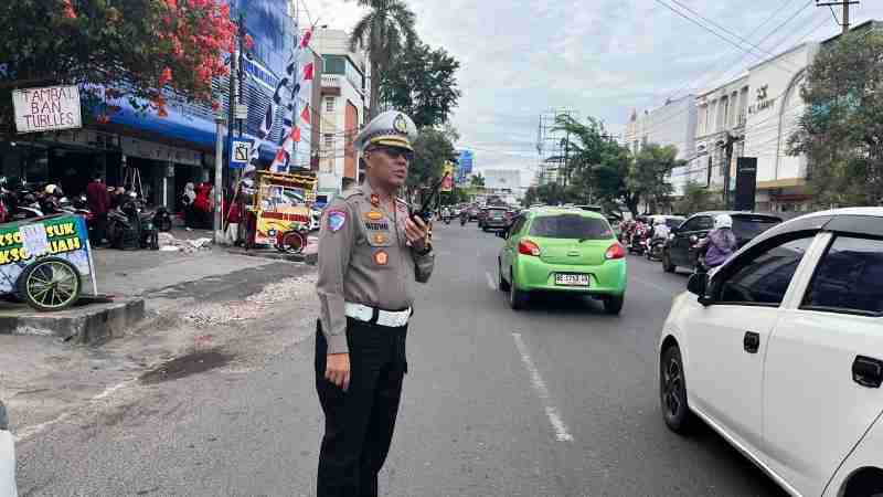 Aksi di DPRD Lampung, Satlantas Alihkan Arus Lalu Lintas dan Imbau Warga Tunda Perjalanan Aksi di DPRD Lampung, Satlantas Alihkan Arus Lalu Lintas dan Imbau Warga Tunda Perjalanan