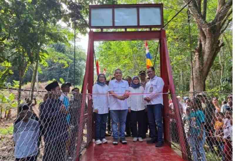 OJK Bersama BEI, KSEI, dan KPEI Wujudkan Kepedulian Sosial Melalui CSR di Kabupaten Way Kanan OJK Bersama BEI, KSEI, dan KPEI Wujudkan Kepedulian Sosial Melalui CSR di Kabupaten Way Kanan