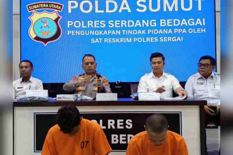 Ayah Bejat Pemakai Narkoba Diduga Cabuli Putri Kandung, Pelaku Dibekuk Polres Sergai di Riau Ayah Bejat Pemakai Narkoba Diduga Cabuli Putri Kandung, Pelaku Dibekuk Polres Sergai di Riau