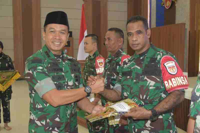 Moment Hari Jadi Ke-64 Korem 071/Wjk, Sejumlah Penghargaan Diberikan Kepada Babinsa Berprestasi Moment Hari Jadi Ke-64 Korem 071/Wjk, Sejumlah Penghargaan Diberikan Kepada Babinsa Berprestasi