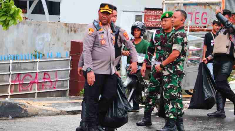 Aksi Demo Kondusif, Dandim dan Kapolresta Bandar Lampung Turun Langsung Temui Mahasiswa Serta Lakukan Bersih-bersih Aksi Demo Kondusif, Dandim dan Kapolresta Bandar Lampung Turun Langsung Temui Mahasiswa Serta Lakukan Bersih-bersih