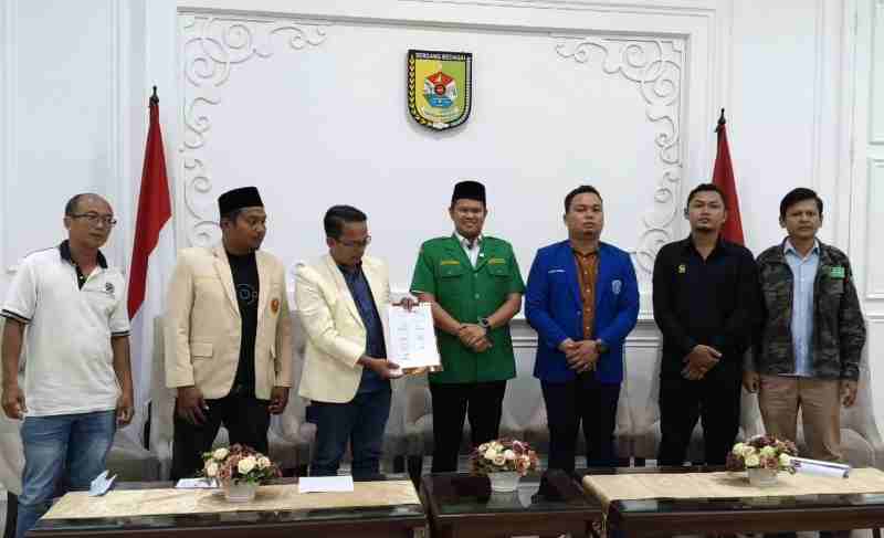 Lintas IMAN Sumut Serukan Kedamaian, Adlin Tambunan Sampaikan Dukacita untuk Korban Aksi Lintas IMAN Sumut Serukan Kedamaian, Adlin Tambunan Sampaikan Dukacita untuk Korban Aksi