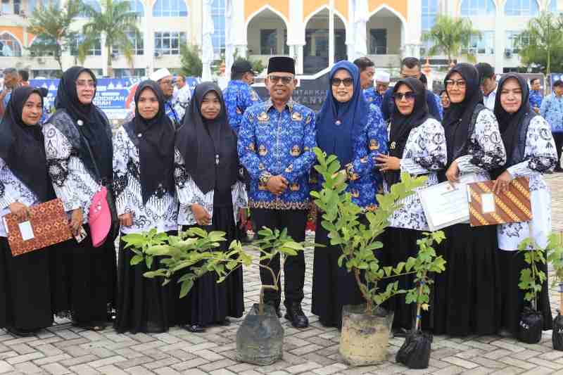 Sekda Aceh Utara Pimpin Upacara Peringatan Hardikda Aceh Ke-66 Sekda Aceh Utara Pimpin Upacara Peringatan Hardikda Aceh Ke-66