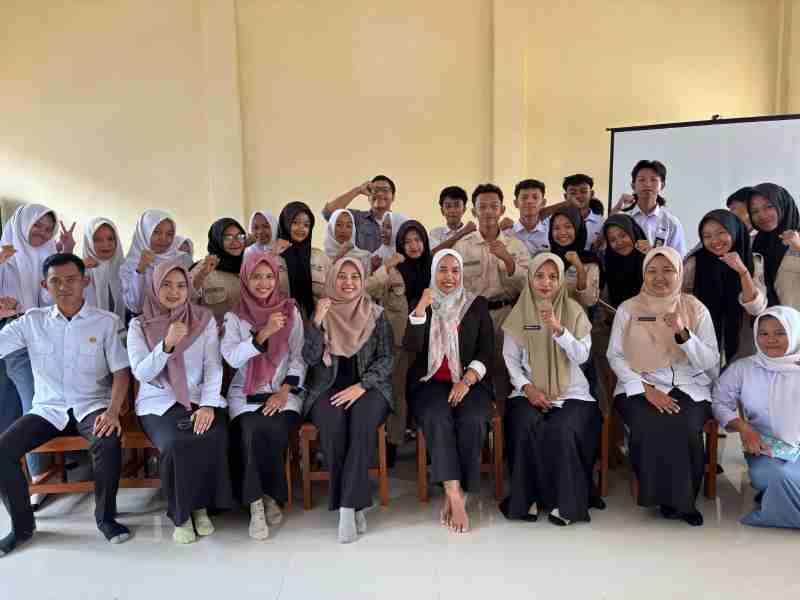 Dosen IIB Darmajaya Dorong Siswa SMK Negeri 1 Air Naningan Asah Kreativitas Digital Dosen IIB Darmajaya Dorong Siswa SMK Negeri 1 Air Naningan Asah Kreativitas Digital