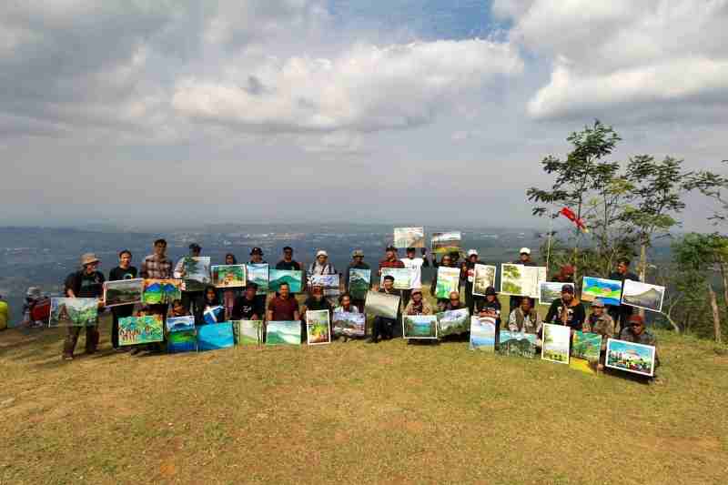 Meriahkan Telomoyo Fest 2025, Puluhan Perupa Melukis Bareng di Puncak Gunung Gajah Meriahkan Telomoyo Fest 2025, Puluhan Perupa Melukis Bareng di Puncak Gunung Gajah