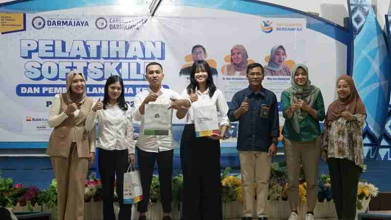 Pelatihan Softskill dan Pembekalan Dunia Kerja IIB Darmajaya Hadirkan Tiga Narasumber Inspiratif Pelatihan Softskill dan Pembekalan Dunia Kerja IIB Darmajaya Hadirkan Tiga Narasumber Inspiratif
