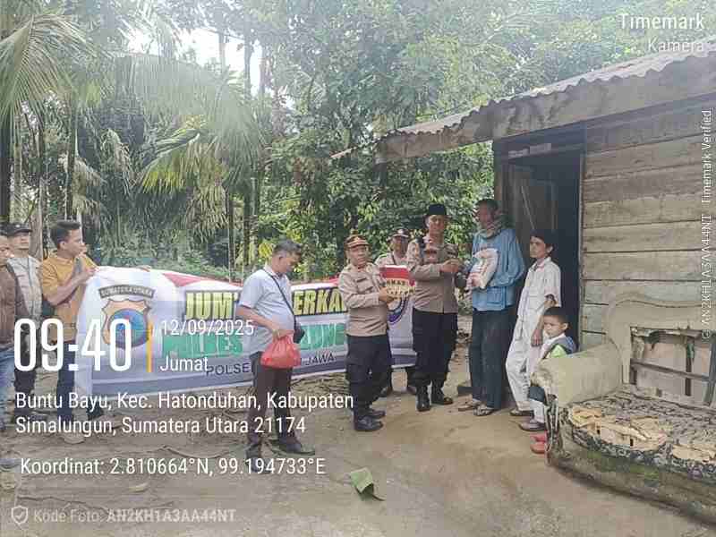 Jumat Berkah Polsek Tanah Jawa Bagikan Sembako kepada Warga Kurang Mampu Jumat Berkah Polsek Tanah Jawa Bagikan Sembako kepada Warga Kurang Mampu