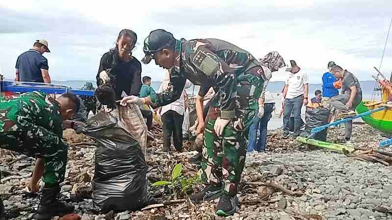 Sambut HUT TNI ke-80, Kodim 0424/Tanggamus Gelar Bakti Teritorial Prima Pembersihan Bibir Pantai Sambut HUT TNI ke-80, Kodim 0424/Tanggamus Gelar Bakti Teritorial Prima Pembersihan Bibir Pantai