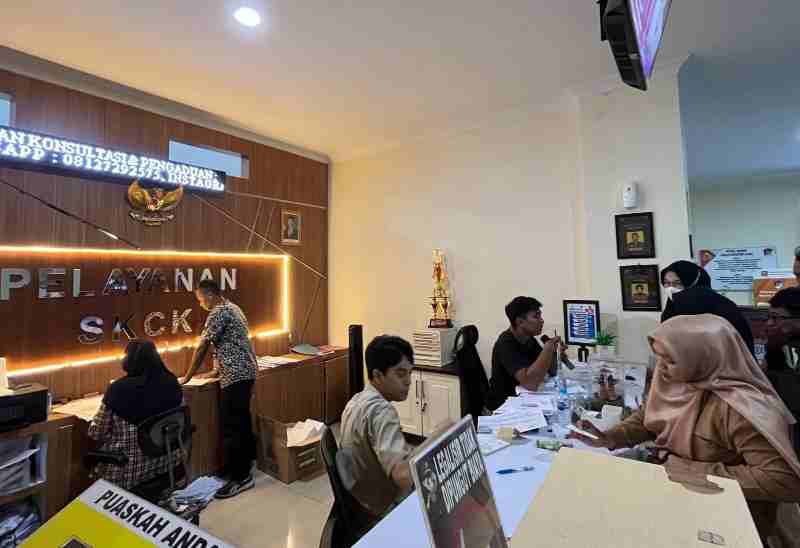 Antusiasme Pemohon PPPK Membludak, Polresta Bandar Lampung Tambah Jadwal Layanan SKCK Antusiasme Pemohon PPPK Membludak, Polresta Bandar Lampung Tambah Jadwal Layanan SKCK