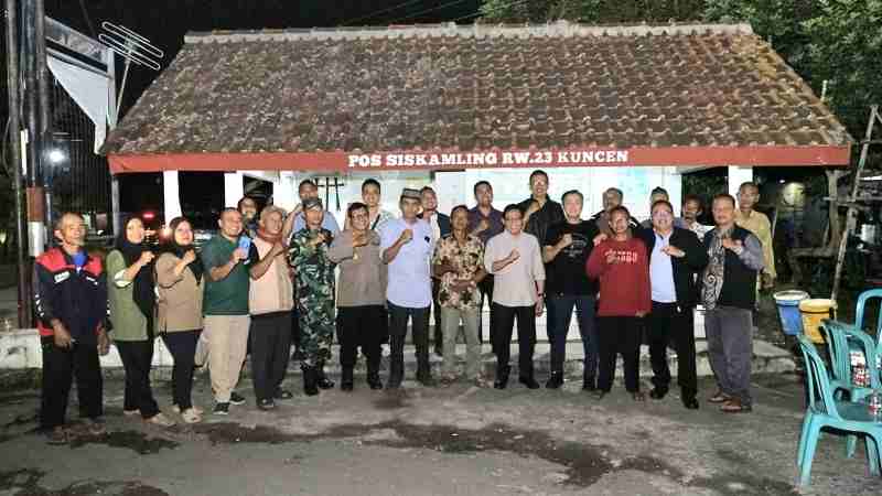 Pastikan Daerah Lebih Kondusif, Kemendagri Tinjau Pos Kamling di Sleman Pastikan Daerah Lebih Kondusif, Kemendagri Tinjau Pos Kamling di Sleman