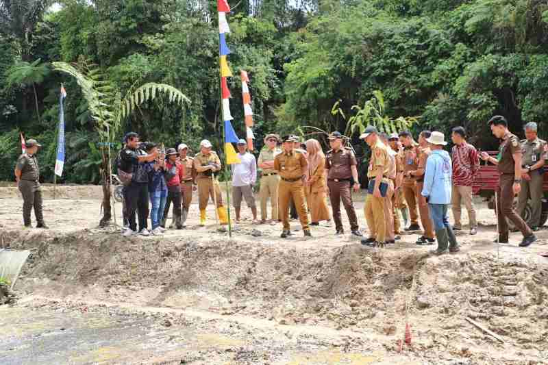 Parosil Apresiasi Kejari Lambar Manfaatkan Lahan Terbengkalai, Dorong Program Ketahanan Pangan Parosil Apresiasi Kejari Lambar Manfaatkan Lahan Terbengkalai, Dorong Program Ketahanan Pangan