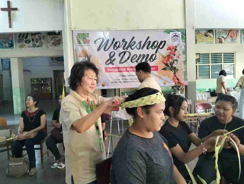 IPBI di Festival Kota Lama Semarang, Menyulam Makna dalam Rangkaian Bunga IPBI di Festival Kota Lama Semarang, Menyulam Makna dalam Rangkaian Bunga