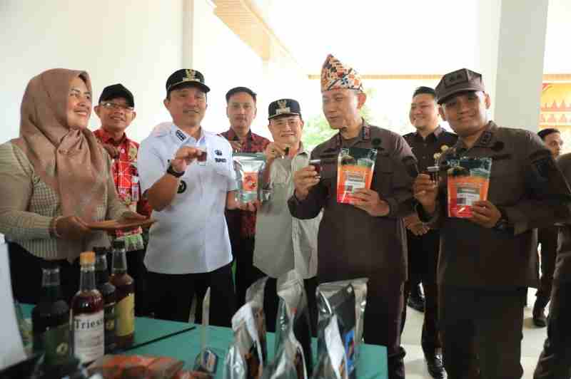 Parosil Mabsus Harap Program Mitra Adhyaksa Tingkatkan Daya Saing UMKM Lambar Parosil Mabsus Harap Program Mitra Adhyaksa Tingkatkan Daya Saing UMKM Lambar