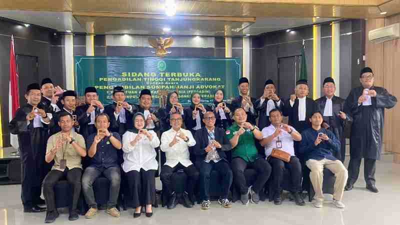 14 Advokat Persadin Diambil Sumpahnya di Pengadilan Tinggi Tanjung Karang 14 Advokat Persadin Diambil Sumpahnya di Pengadilan Tinggi Tanjung Karang