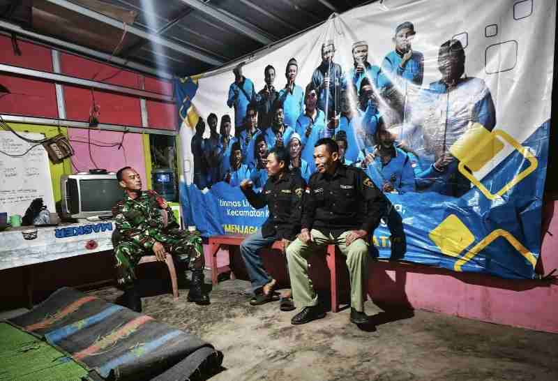 Babinsa Pacu Sinergi Siskamling, Jaga Kondusivitas Wilayah Babinsa Pacu Sinergi Siskamling, Jaga Kondusivitas Wilayah