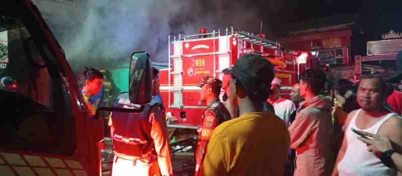 Sigap dan Waspada, Babinsa Koramil TBS Monitor Penanganan Kebakaran Ruko di Bumi Waras Sigap dan Waspada, Babinsa Koramil TBS Monitor Penanganan Kebakaran Ruko di Bumi Waras