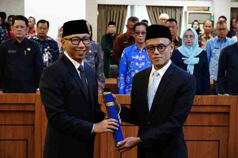 Gubernur Lampung Lantik Dua Pejabat Pimpinan Tinggi Pratama Gubernur Lampung Lantik Dua Pejabat Pimpinan Tinggi Pratama