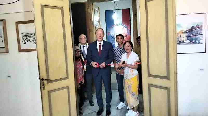 Fabien Penone Buka Pameran Duo Sketchers Agung Dwie & Donny Hendro Wibowo di Alliance Française Fabien Penone Buka Pameran Duo Sketchers Agung Dwie & Donny Hendro Wibowo di Alliance Française