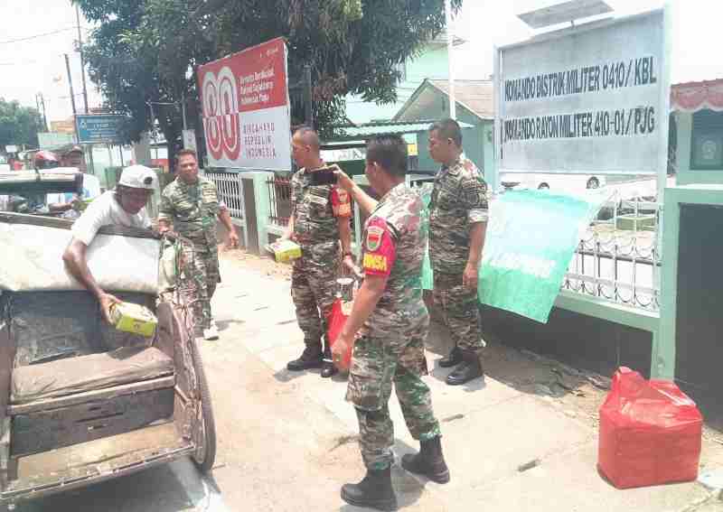 Koramil 0410-01/Panjang Lakukan Aksi Sosial ‘Jumat Berkah’ Koramil 0410-01/Panjang Lakukan Aksi Sosial ‘Jumat Berkah’