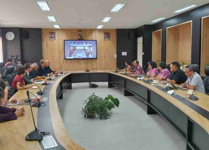 Jejak Diplomasi Pengetahuan: Ketika Unika Menyambut Prancis dengan Inovasi Hijau Jejak Diplomasi Pengetahuan: Ketika Unika Menyambut Prancis dengan Inovasi Hijau