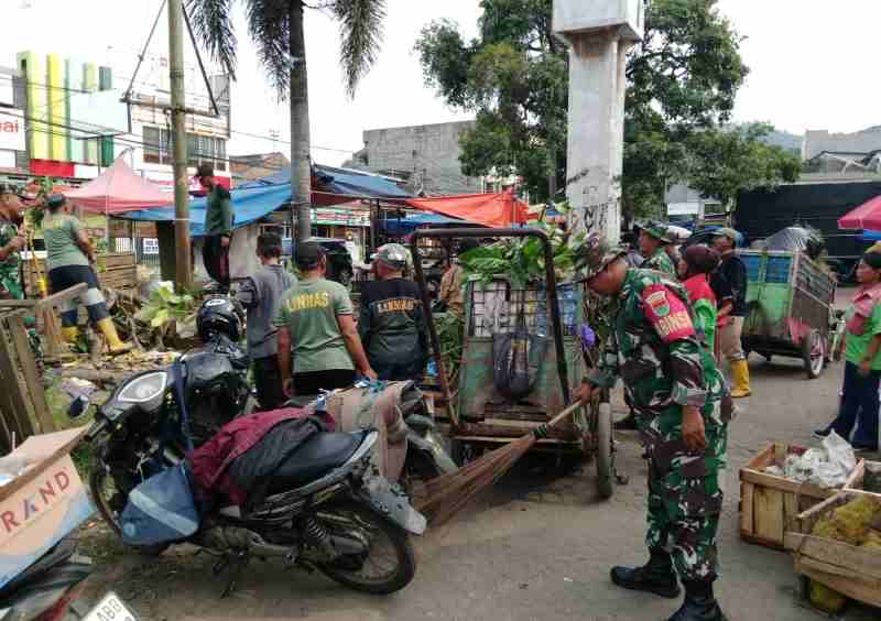 Koramil 410-01/Panjang Lakukan Giat Bakti Senin Bersih Koramil 410-01/Panjang Lakukan Giat Bakti Senin Bersih