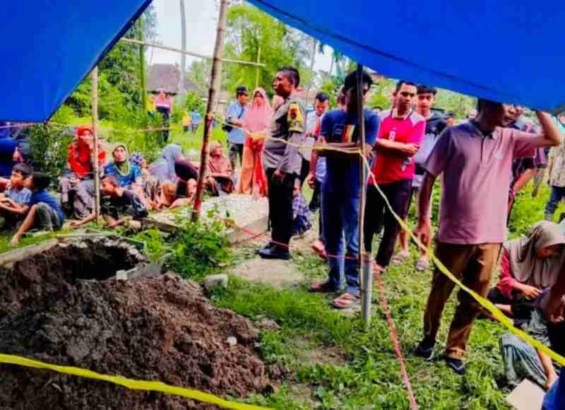 Kuburan Dibongkar, Kain Kafan Dan Tali Pocong Dicuri, Diduga Untuk Ritual Ilmu Hitam Kuburan Dibongkar, Kain Kafan Dan Tali Pocong Dicuri, Diduga Untuk Ritual Ilmu Hitam