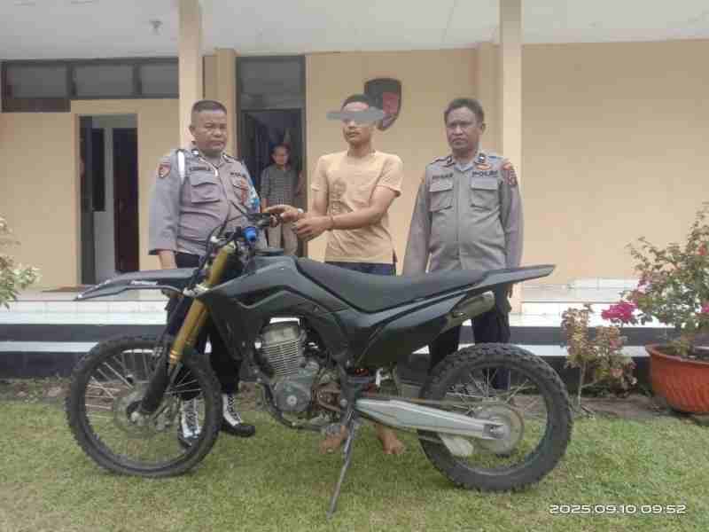 Setelah Buron 1 Bulan, Pelaku Pencurian Sepeda Motor Diringkus Polsek Tanah Jawa Setelah Buron 1 Bulan, Pelaku Pencurian Sepeda Motor Diringkus Polsek Tanah Jawa
