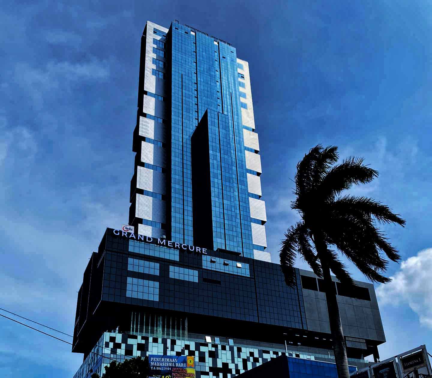 Karaoke Astronom Grand Mercure Digrebek BNN, 7 Butir Inex Diamankan Karaoke Astronom Grand Mercure Digrebek BNN, 7 Butir Inex Diamankan