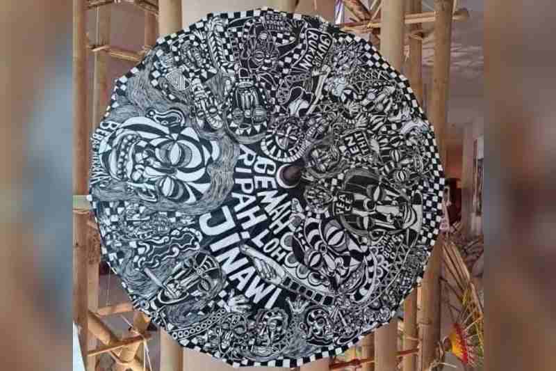 ENTHIT: Payung, Cinta, dan Ramai yang Teratur ENTHIT: Payung, Cinta, dan Ramai yang Teratur