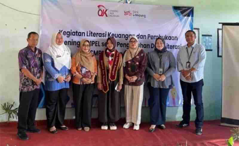 OJK Perkuat Literasi Keuangan dan Dukung Budaya Menabung Pelajar Melalui Pembukaan Rekening Simpel OJK Perkuat Literasi Keuangan dan Dukung Budaya Menabung Pelajar Melalui Pembukaan Rekening Simpel