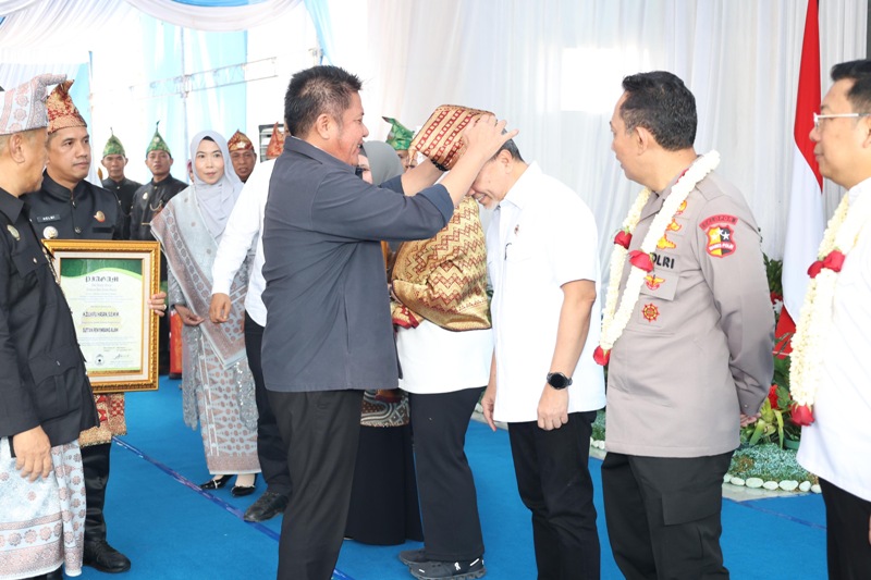 Herman Deru Hadiri Pemberian Gelar Kehormatan Adat Komering Kepada 5 Pejabat Negara Herman Deru Hadiri Pemberian Gelar Kehormatan Adat Komering Kepada 5 Pejabat Negara