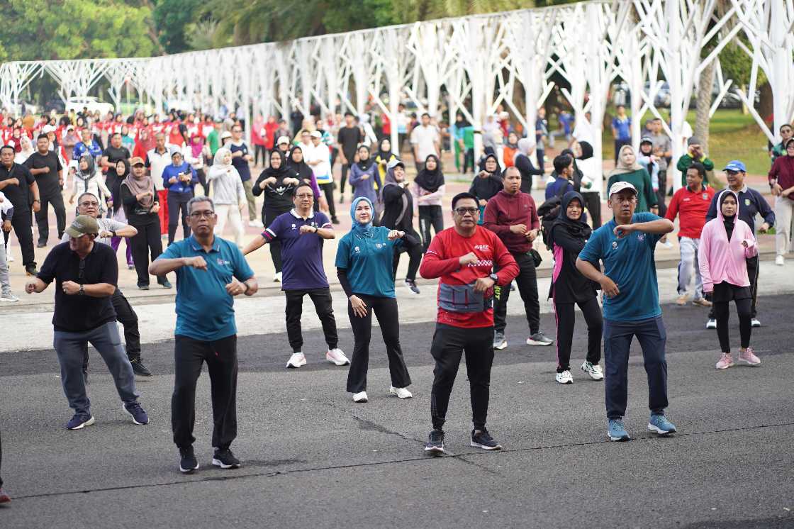 Jelang Fornas KORPRI XVII 2025, Sekda Pimpin Senam Bersama OPD Sumsel di Jakabaring Jelang Fornas KORPRI XVII 2025, Sekda Pimpin Senam Bersama OPD Sumsel di Jakabaring