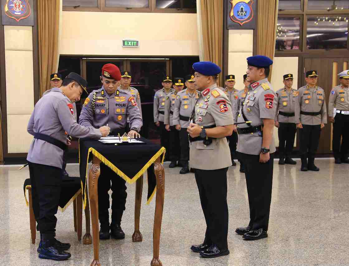 Kapolri Pimpin Sertijab Kabaintelkam dan Dankor Brimob Polri Kapolri Pimpin Sertijab Kabaintelkam dan Dankor Brimob Polri