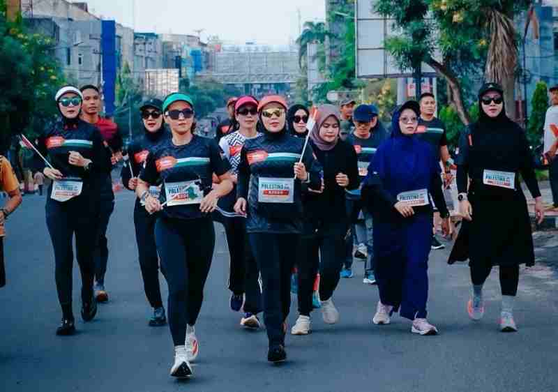 Purnama Wulan Sari Lepas Peserta Charity Run For Palestina, Lari Bersama untuk Kemanusiaan Purnama Wulan Sari Lepas Peserta Charity Run For Palestina, Lari Bersama untuk Kemanusiaan