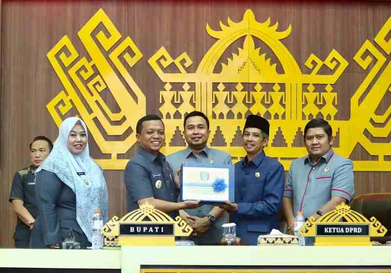 Bupati Riyanto Sampaikan Ranperda APBD 2026 Bupati Riyanto Sampaikan Ranperda APBD 2026