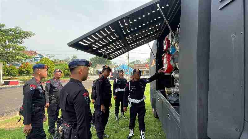 Siaga On Call Amankan Aksi Unjuk Rasa BEM SI, Dansat Brimob: Selalu Siap Wujudkan Keamanan Masyarakat Siaga On Call Amankan Aksi Unjuk Rasa BEM SI, Dansat Brimob: Selalu Siap Wujudkan Keamanan Masyarakat